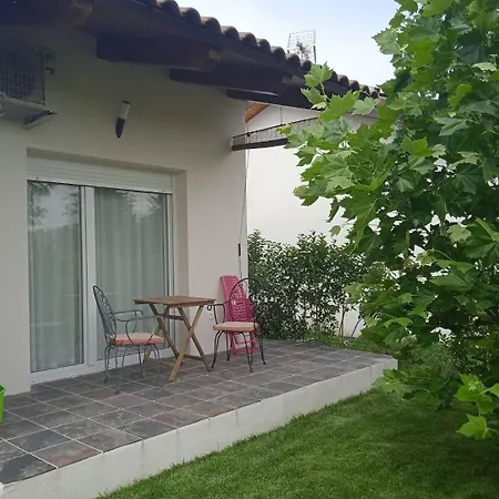 Casita Independiente Con Jardin *